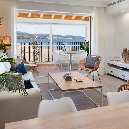 Frontline & Sea Views - 2 Bedrooms - 2 Bathrooms - Puerto Banus Apartment Marbella